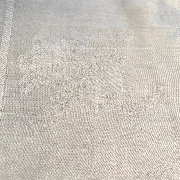 Antique Linen tablecloth w/ 4 placemats - Picture 8 of 9